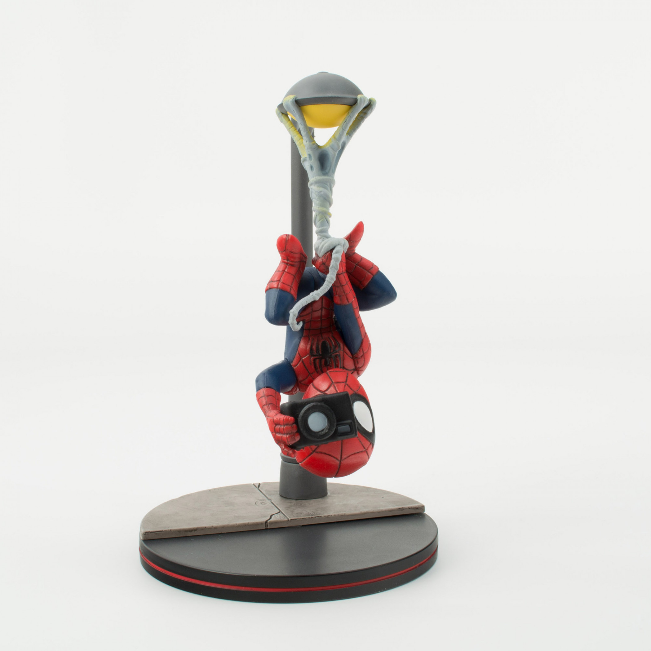Marvel Comics Spider-Man Spider Cam Q-Fig Diorama Figurine, Multi-Color