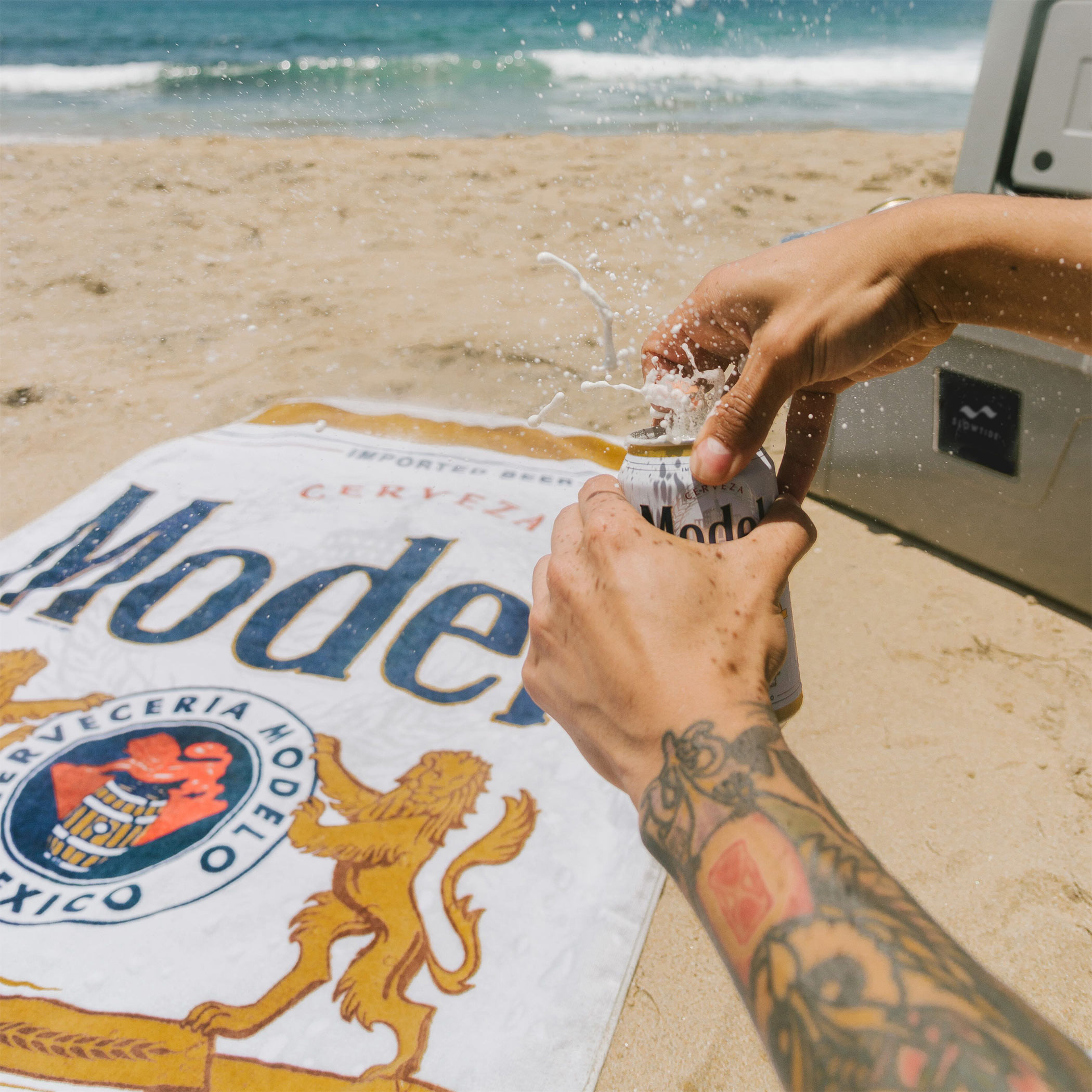 Modelo Especial Beer Can Beach Towel